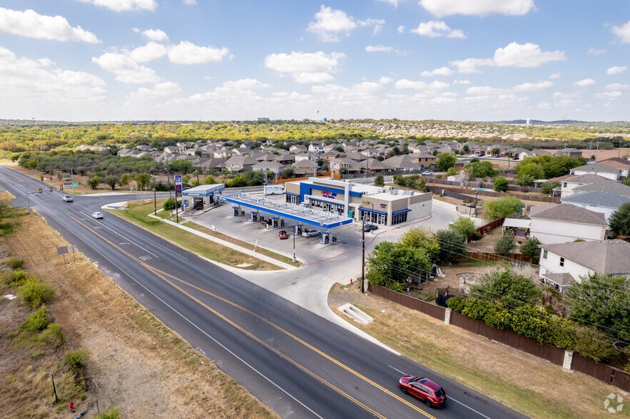 More Photos Of 10060 Old Cimmaron Trl, Universal City Service Station For Lease