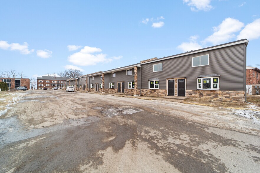 More Photos Of 3960 W Erie Ave, Lorain Apartments For Sale