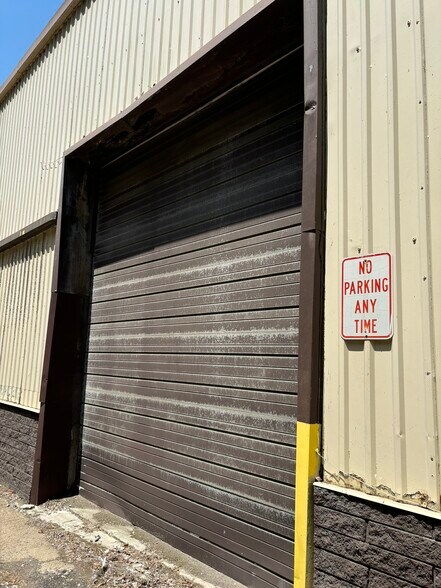 More Photos Of 239 River Rd, Warwood Warehouse For Sale