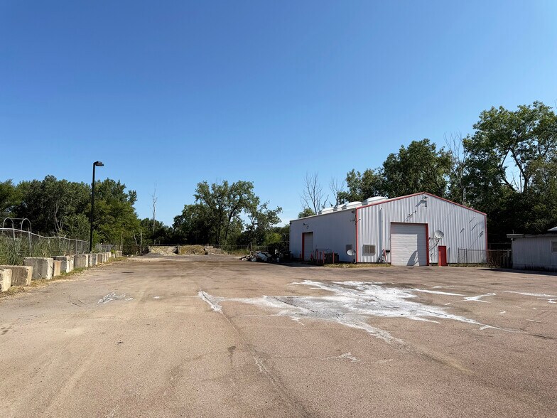 Primary Photo Of 2029 W North Ave, West Chicago Warehouse For Lease