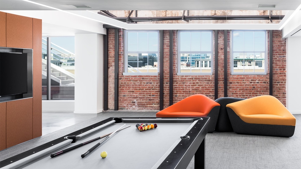 More Photos Of 575 7th St NW, Washington Office For Lease