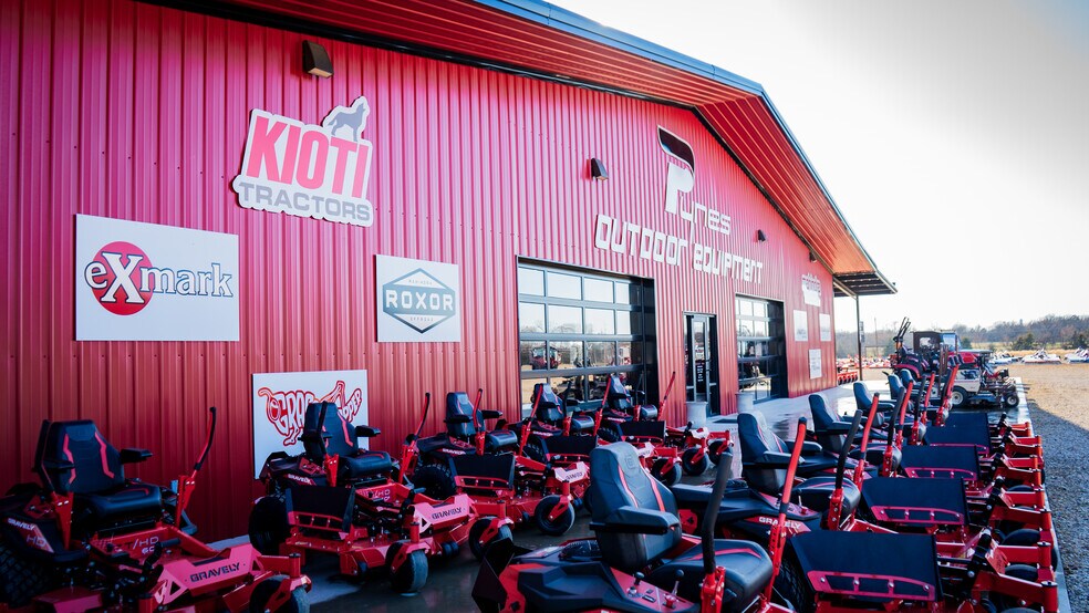 More Photos Of 1885 17th NE st, Paris General Retail For Sale