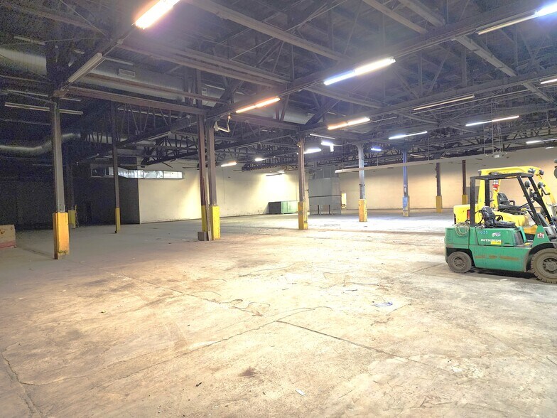 More Photos Of 225-227 East Ave, Albion Town Orleans Self Storage For Lease