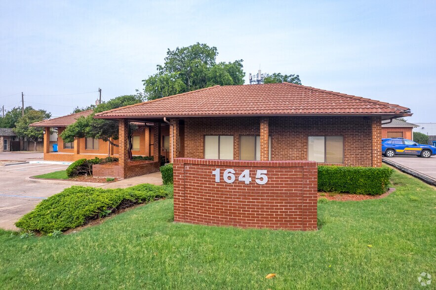 More Photos Of 1645 Dorchester Dr, Plano Medical For Lease