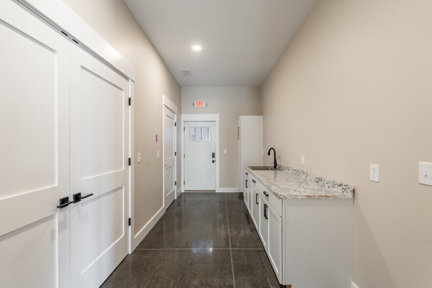 More Photos Of 128 Greenview Dr, Rollinsford Office For Lease