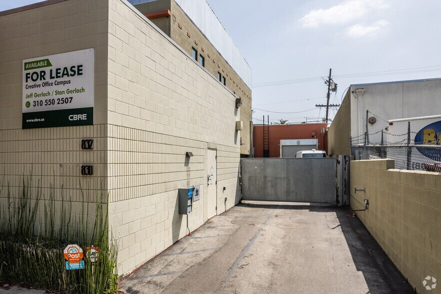 More Photos Of 830 Seward St, Los Angeles Light Manufacturing For Lease