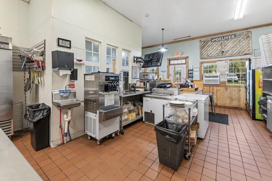 More Photos Of 410 Main St, Sandstone Restaurant For Sale
