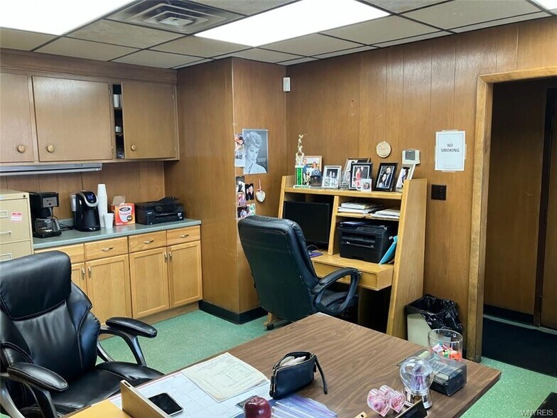 More Photos Of 2543 Seneca Ave, Niagara Falls Manufacturing For Sale