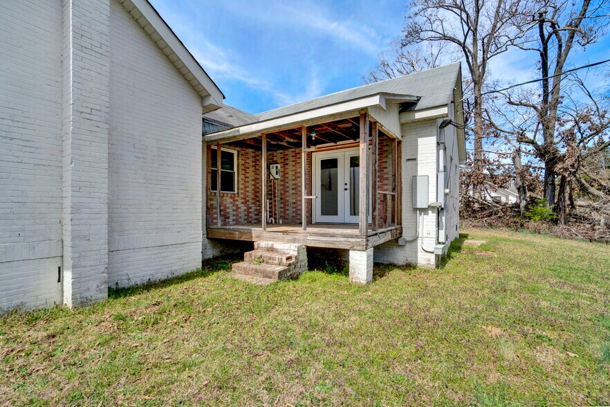 More Photos Of 12117 Highway 221, Woodruff Office For Sale