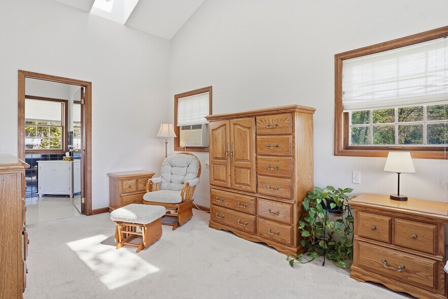 More Photos Of 120 Milford Hill Ln, Milford Flex For Sale