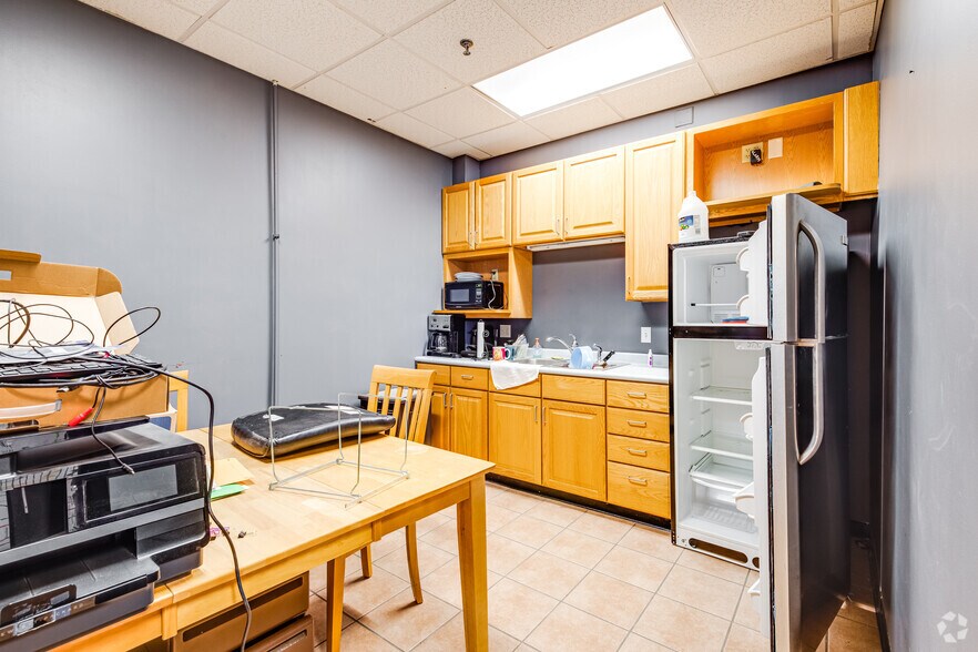 More Photos Of 3276 Fanum Rd, Vadnais Heights Service For Lease