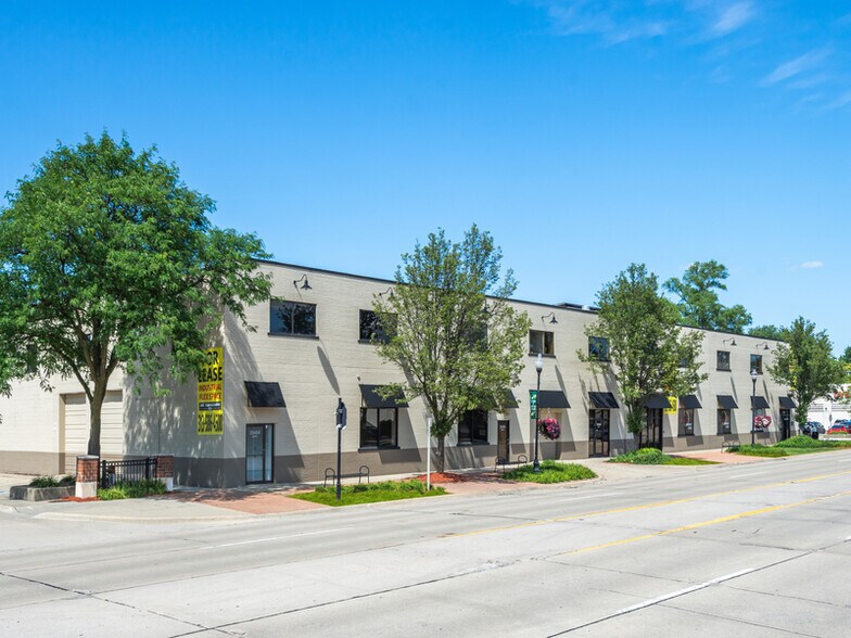 More Photos Of 25440-25454 5 Mile Rd, Redford Manufacturing For Lease