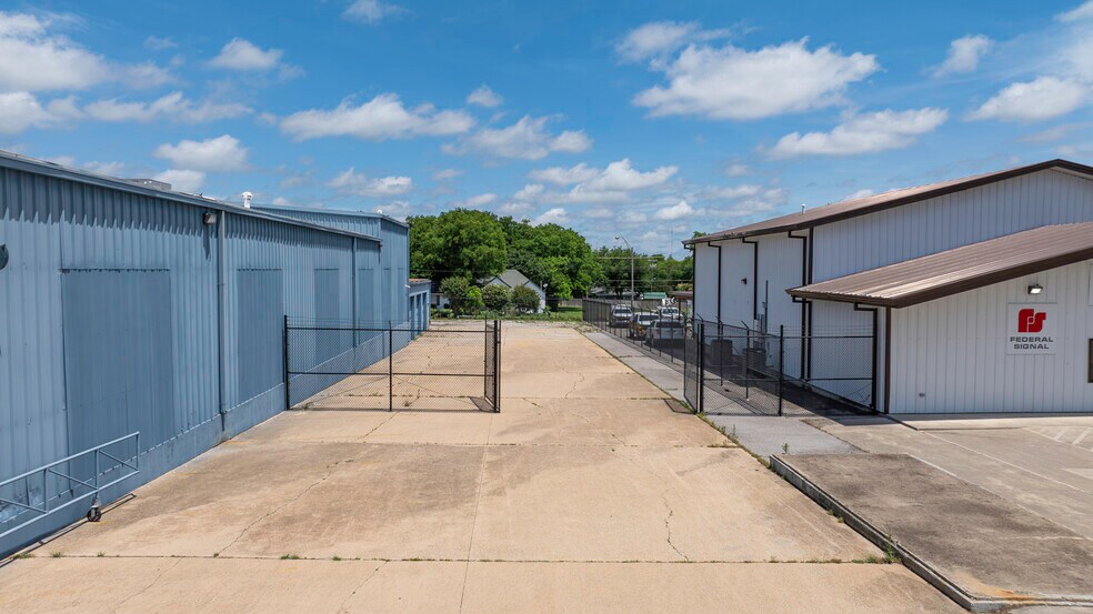 More Photos Of 1511 W Broadway St, Ardmore Auto Dealership For Sale