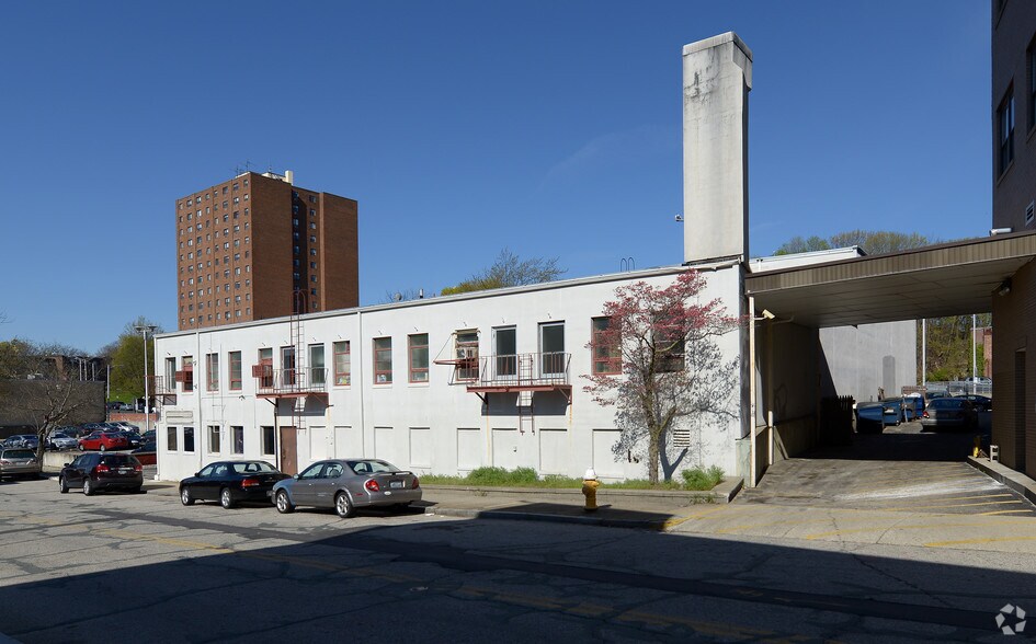 More Photos Of 30-44 East Ave, Pawtucket Storefront Retail Office For Lease