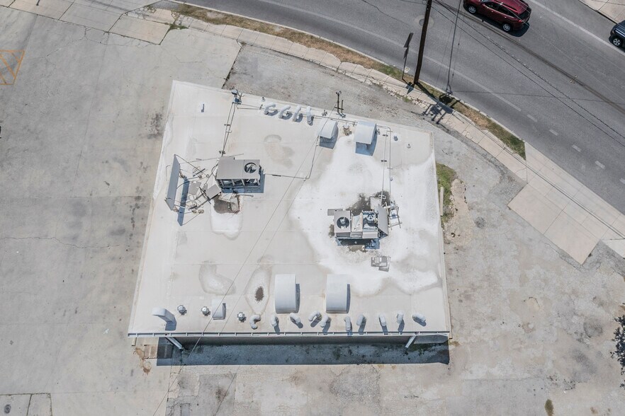 More Photos Of 1100 S Presa St, San Antonio Freestanding For Lease