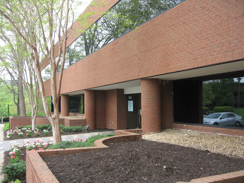 More Photos Of 620 Moorefield Park Dr, Richmond Office For Lease