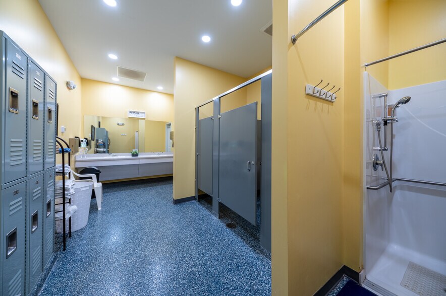 More Photos Of 74 Erin Dr, Morgantown Office For Sale