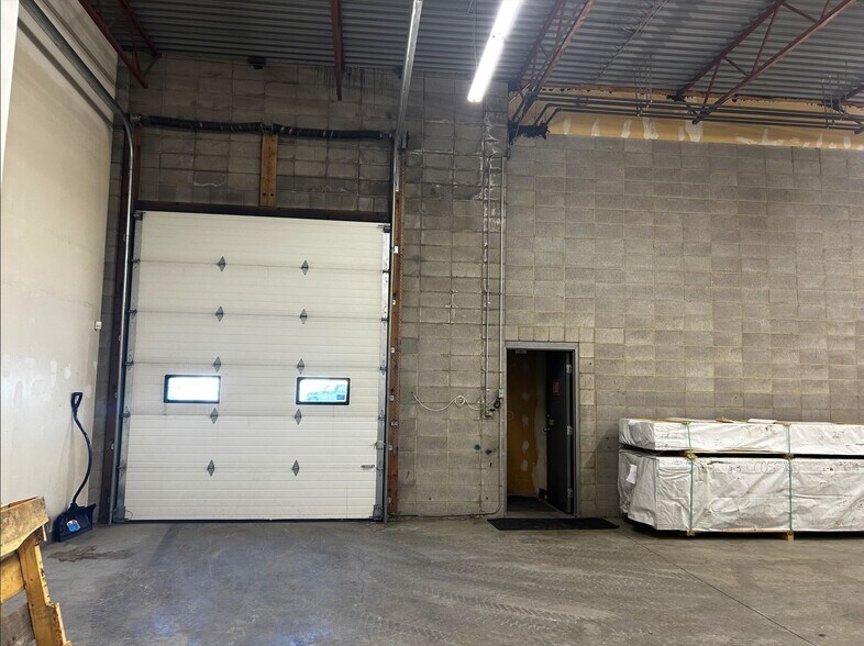 More Photos Of 2928 18th St NE, Calgary Warehouse For Lease