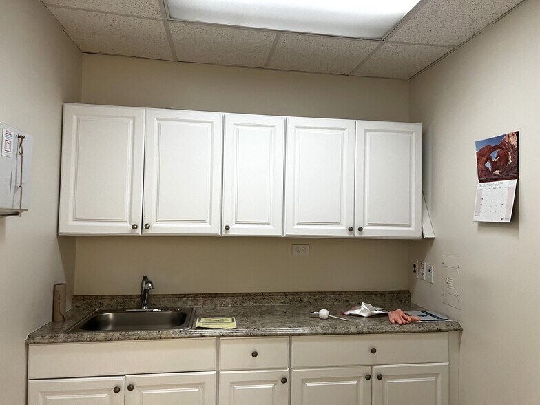 More Photos Of 116 Broadway, Amityville Office For Lease