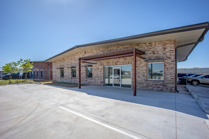 Primary Photo Of 304 145th pl, Edmond Warehouse For Lease