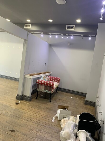 More Photos Of 4410 16th Ave, Brooklyn Storefront Retail Residential For Lease