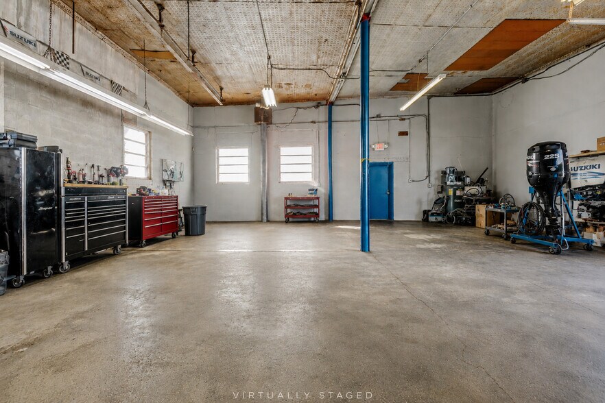 More Photos Of 24 Cottage Ave, Bay Shore Marina For Sale