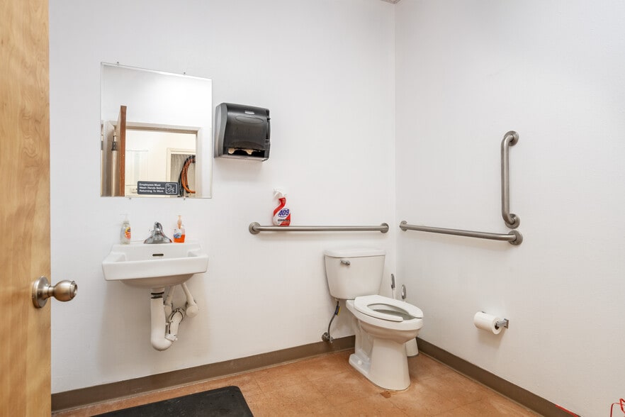 More Photos Of 7510 Mallard Way, Santa Fe Light Distribution For Sale
