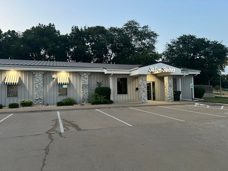 More Photos Of 1301 W 1st Ave, Sioux City Office For Lease