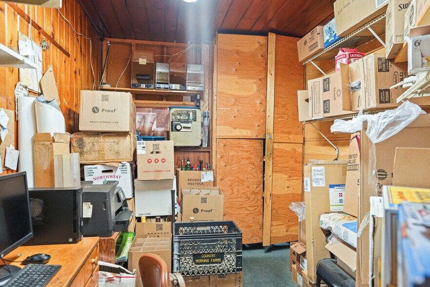 More Photos Of 4976 WA-25 Hwy, Hunters Bar For Sale