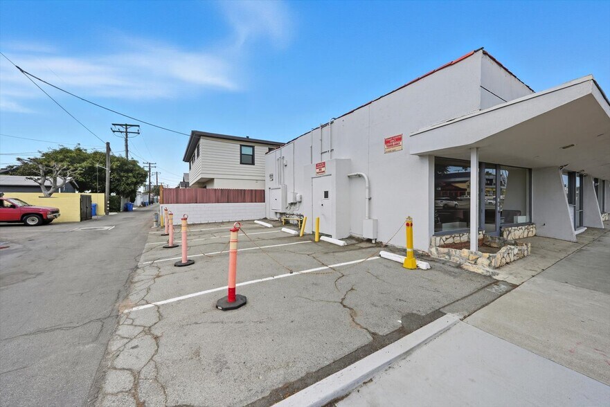 More Photos Of 901-909 S Pacific Coast Hwy, Redondo Beach Storefront For Sale