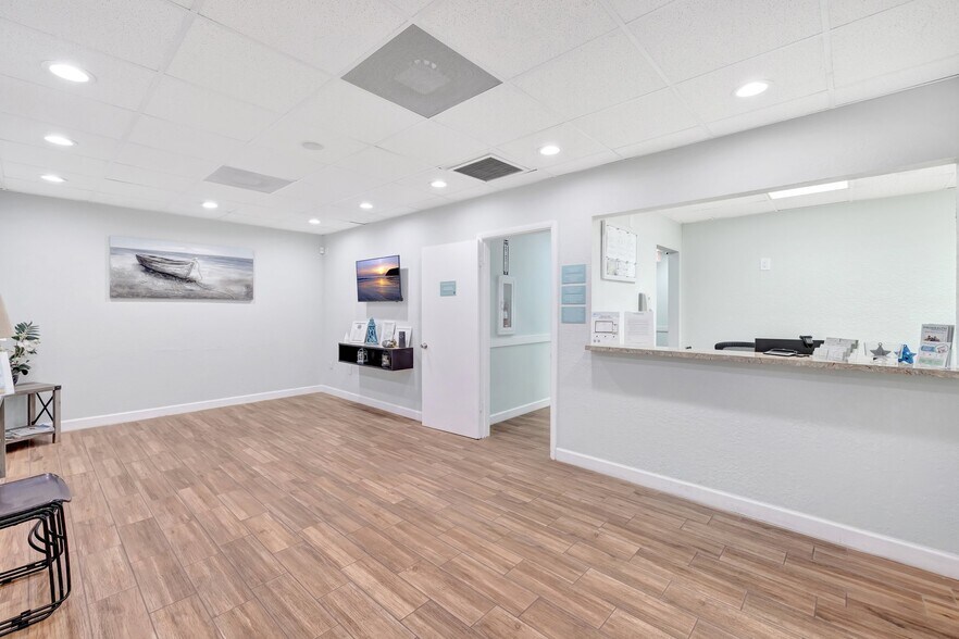 More Photos Of 3157 N University Dr, Davie Medical For Lease