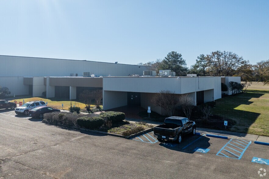 More Photos Of 501 Denim Way, Canton Distribution For Sale