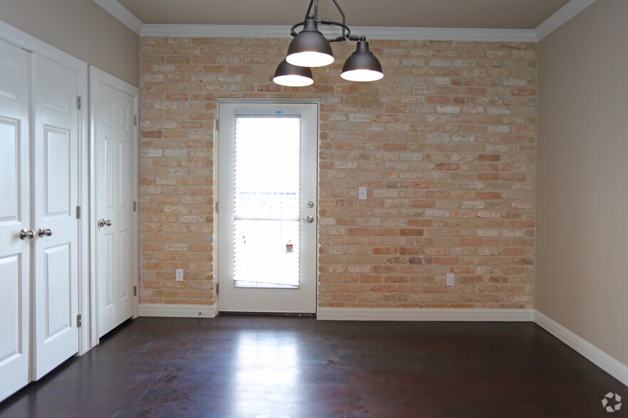 More Photos Of 680 E Ocean Blvd, Los Fresnos Apartments For Lease