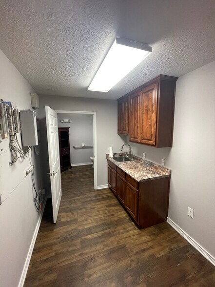 More Photos Of 913 N Washington Ave, Livingston Office For Lease