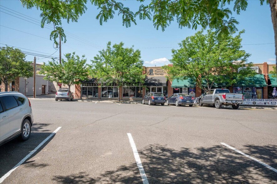 More Photos Of 430 N 1st St, Montrose General Retail For Sale