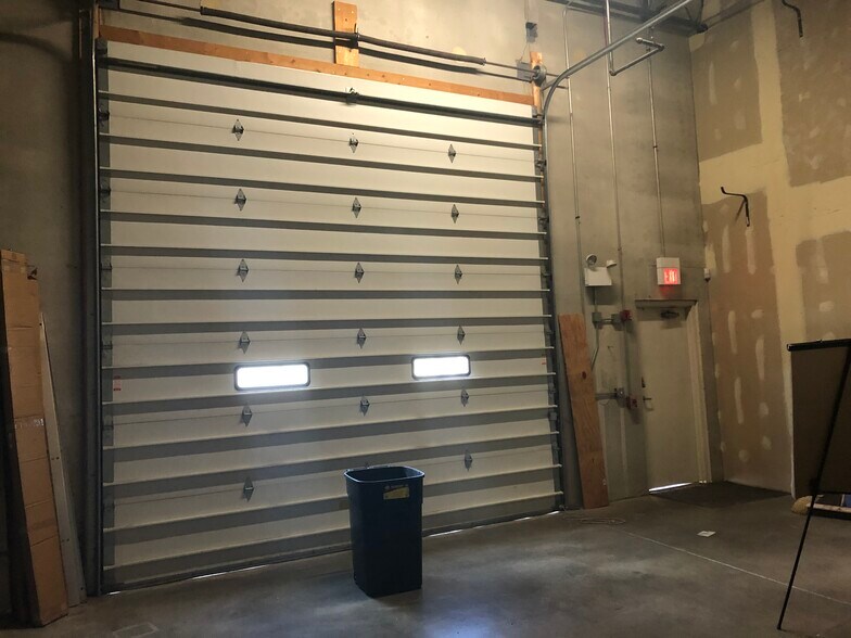 More Photos Of 399 Wall St, Glendale Heights Warehouse For Lease