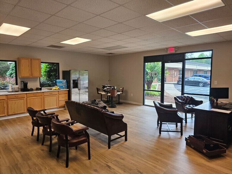 More Photos Of 5511 Radford Rd, Flowery Branch Office For Lease