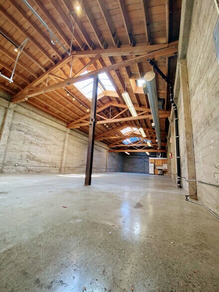 More Photos Of 1285 Folsom St, San Francisco Manufacturing For Lease