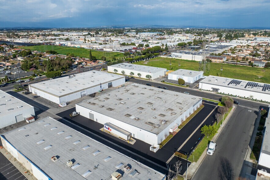 More Photos Of 16105 Gundry Ave, Paramount Manufacturing For Sale