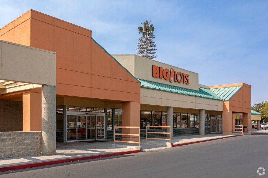 More Photos Of 1121 Olive Dr, Bakersfield Unknown For Lease