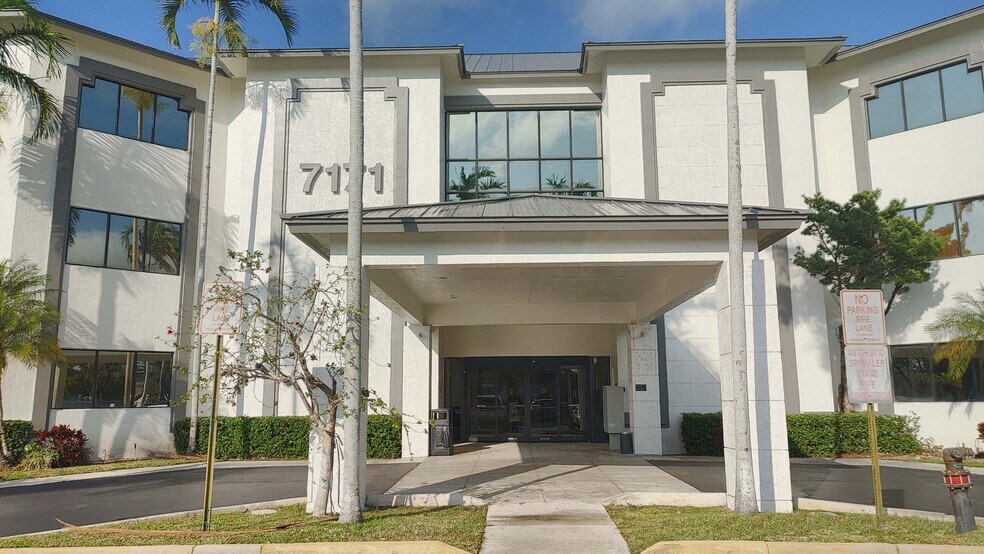 More Photos Of 7171 N University Dr, Tamarac Medical For Lease