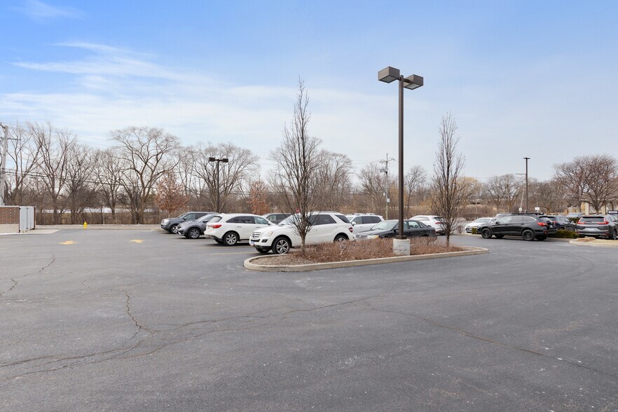 More Photos Of 369 Roosevelt Rd, Glen Ellyn Freestanding For Sale