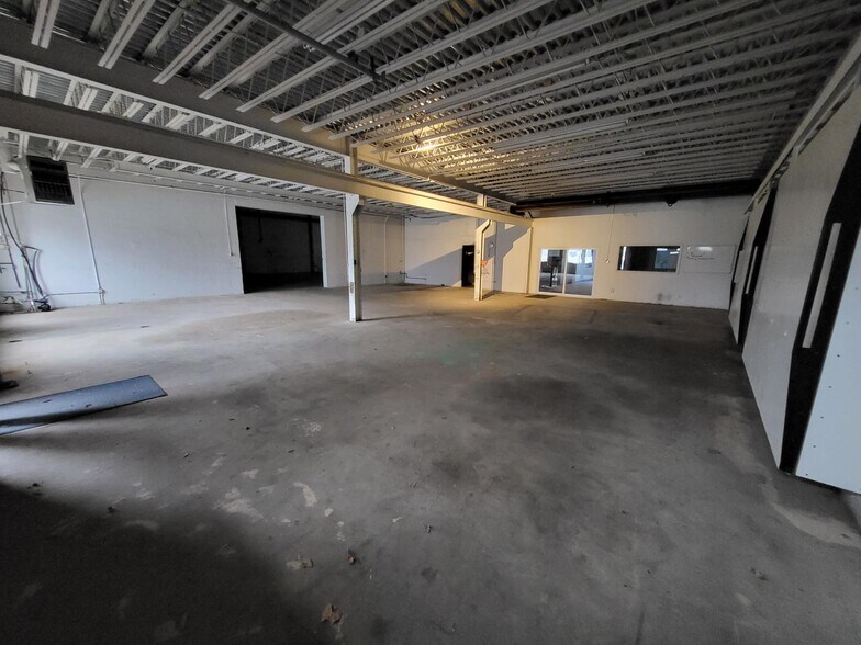 More Photos Of 1015 Golf Dr, Bloomfield Hills Manufacturing For Sale