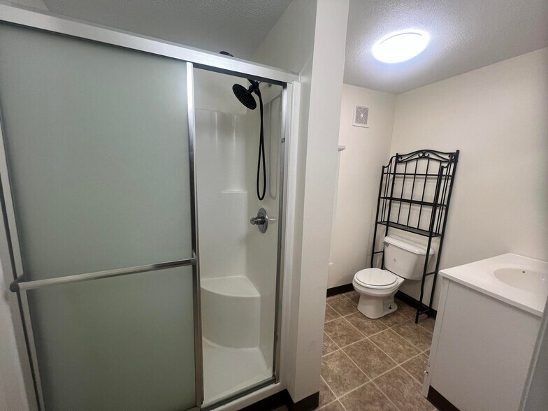 More Photos Of 380 S Main St, De Graff Light Manufacturing For Sale