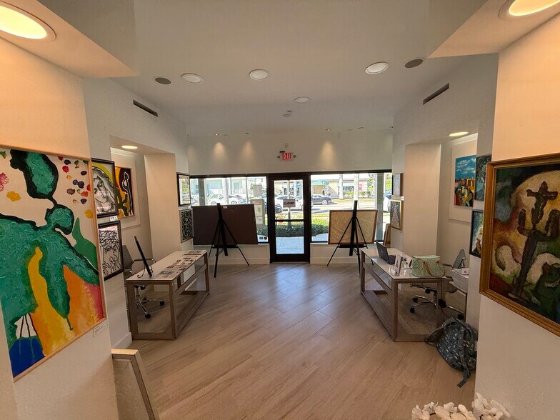 More Photos Of 374 13th Ave S, Naples General Retail For Lease