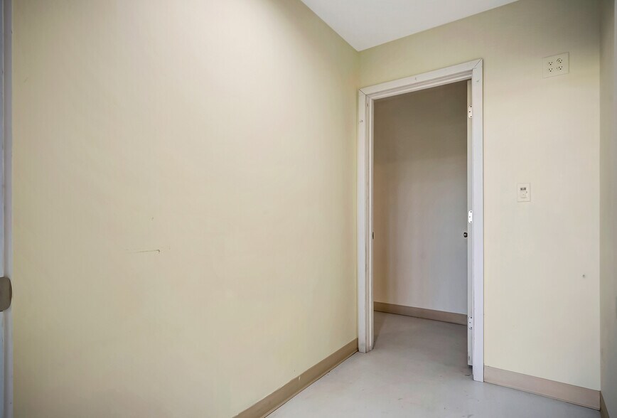 More Photos Of 11915 Inglewood Ave, Hawthorne Medical For Sale