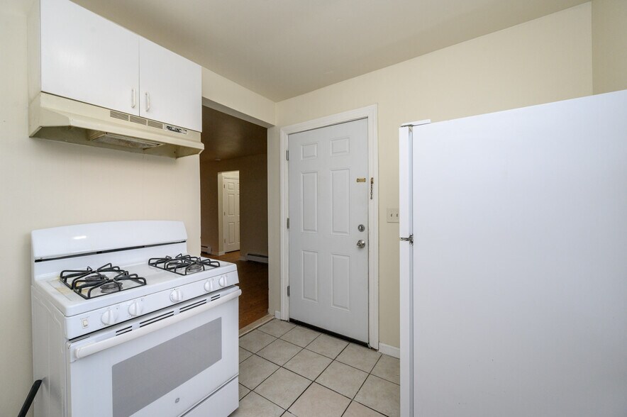 More Photos Of 122 S Rosewell Ave, South Amboy Apartments For Sale