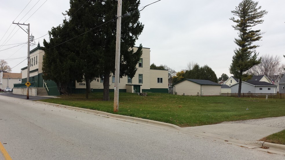 More Photos Of 506 Forest Home Dr, Francis Creek Apartments For Sale