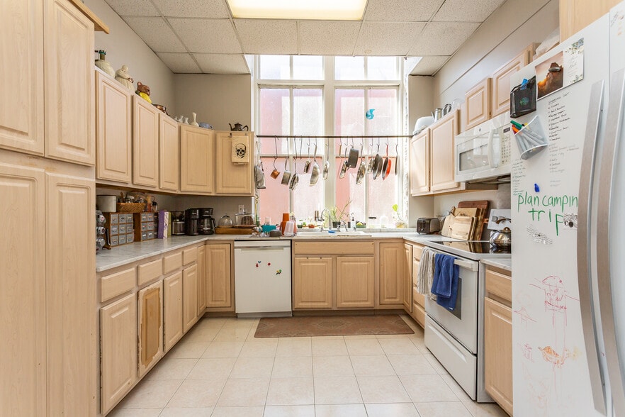 More Photos Of 5 Dover St, New Bedford Office Residential For Sale