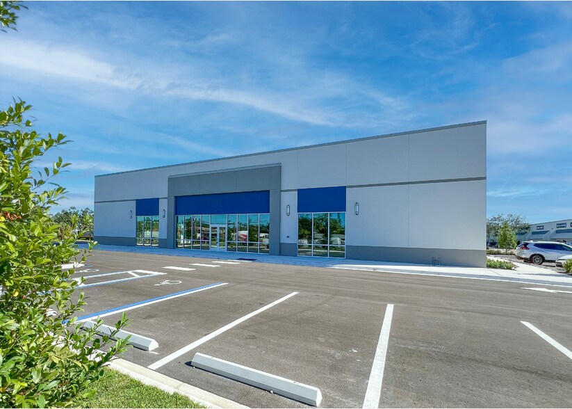 More Photos Of 6935 E 15th St, Sarasota Light Distribution For Lease